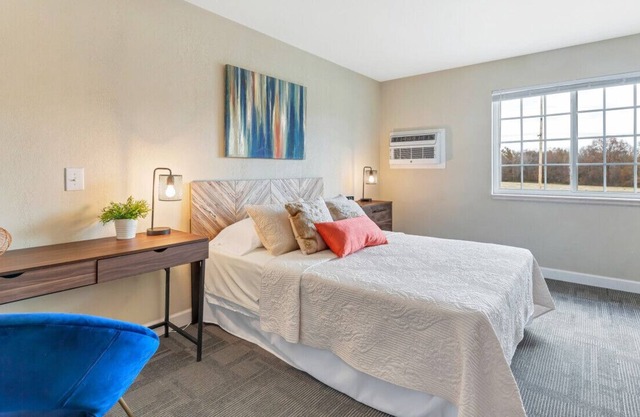 Charming 1-Bedroom Hotel off I-70 & New Florence