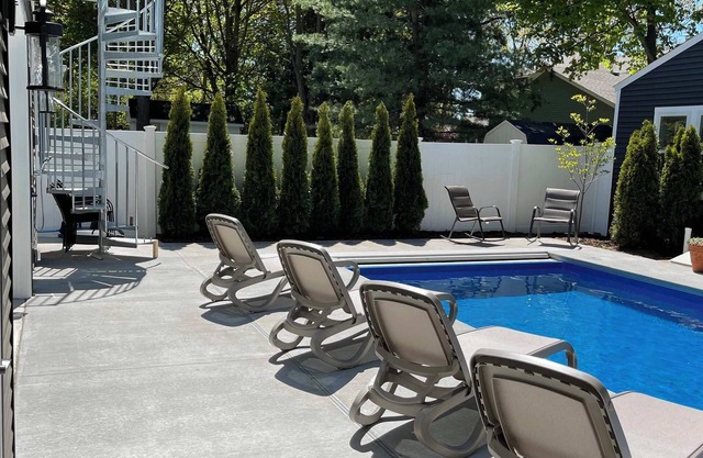 Charming 1-bedroom cottage WiFi and AC, Beach, Pool, FireplacenPool Table, Ping