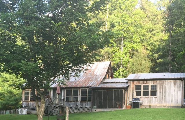 Charming 1880's farmhouse in Stecoah Valley