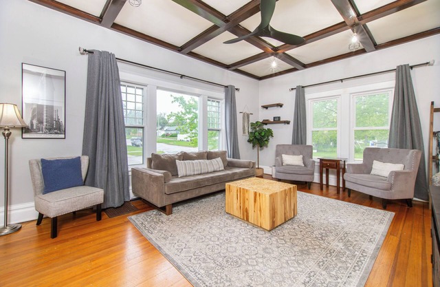 Charming 1950's Home Near Downtown, Fenced Yard, Pet Friendly!