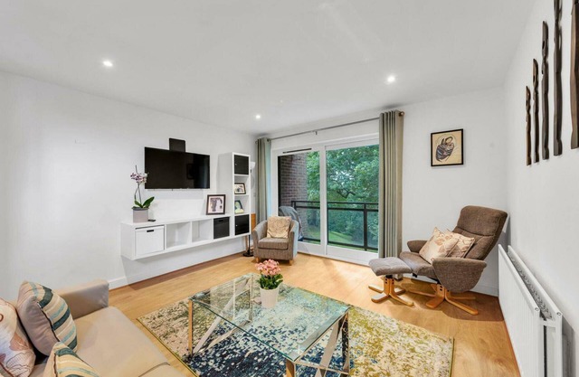 Charming 1BD Flat with Parking in Bromley