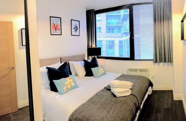 Charming 1Bedroom/1Bathroom Flat with FREE WIFI and Parking