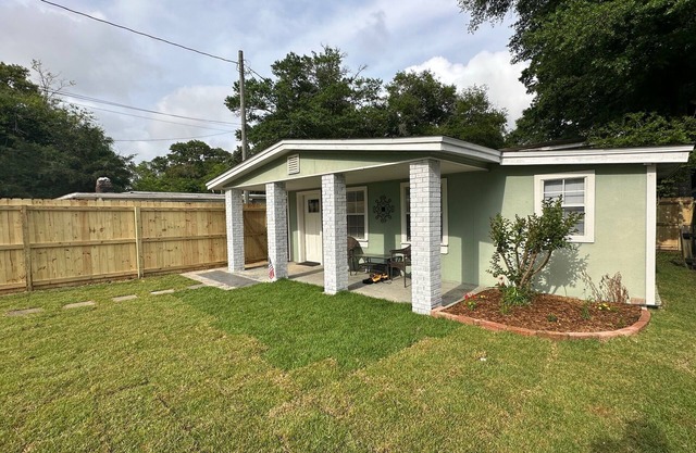Charming 2-bedroom cottage in lovely Fort Walton Beach