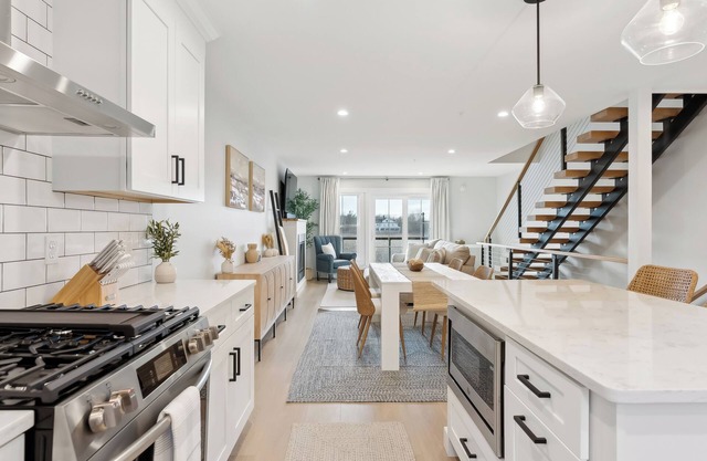 Charming 2-bedroom condo across the street from the shores of Old Orchard Beach