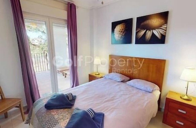 Charming 2 Bed Apartment with Golf Course Views