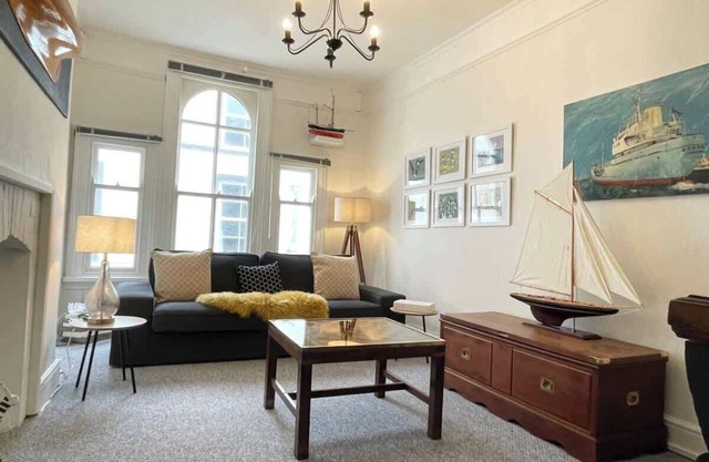 Charming 2-Bed Artist's Residence Central Penzance