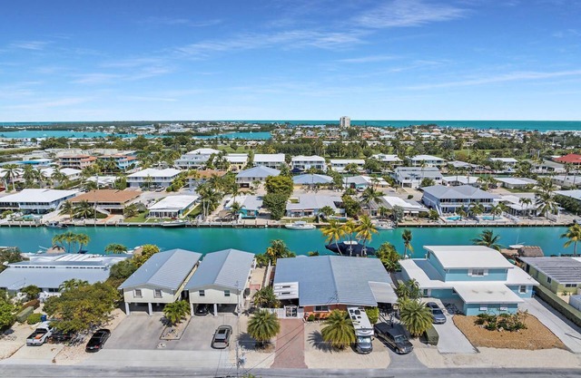 Charming 2-bedroom Duplex in Key Colony Beach -Coastal living awaits!