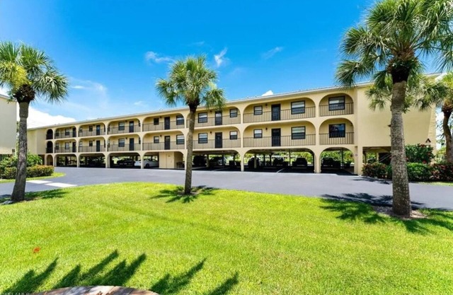 Charming 2-bedroom condo in wonderful Port Charlotte with AC, WiFi