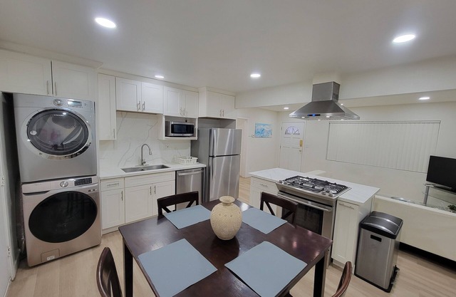 Charming 2-bedroom house with AC, WiFi in a great San Bernardino neighborhood