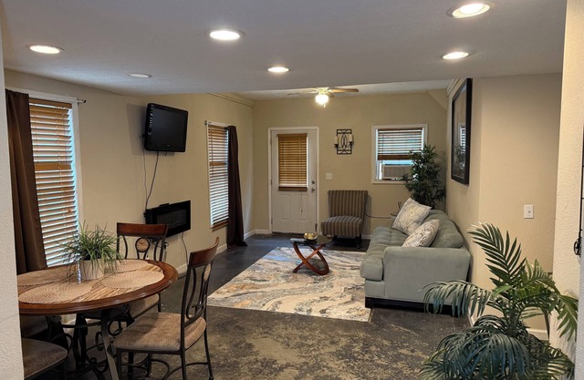 Charming 2-bedroom apartment with AC, WiFi in peaceful Lawrenceville