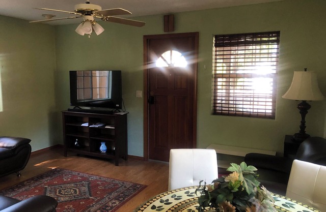 Charming 2-bedroom cottage in Mountain View