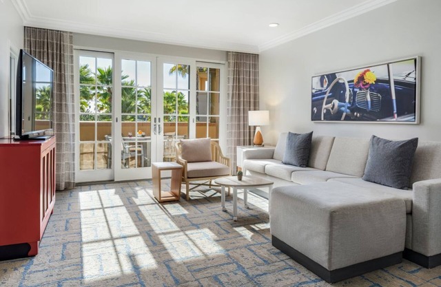 Charming 2-bedroom villa in brilliant Newport Beach with AC, WiFi, fitness room