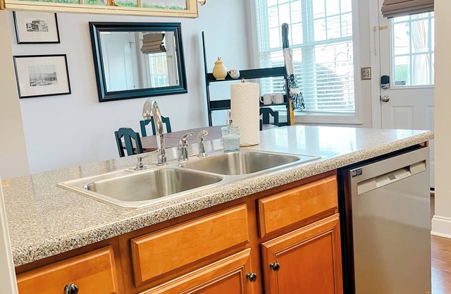 Charming 2-bedroom 1.5 bathroom house in downtown Greenville [30 Night Minimum]