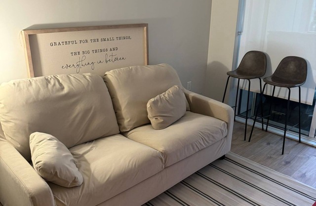 Charming 2-bedroom apartment in beautiful Vancouver with fitness room, AC