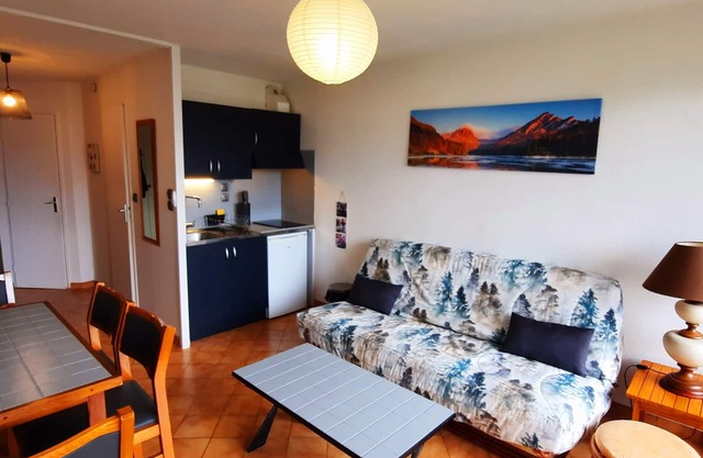 Charming 2-bedroom apartment with balcony, rated 2 stars, located in the hills above Gérardmer.