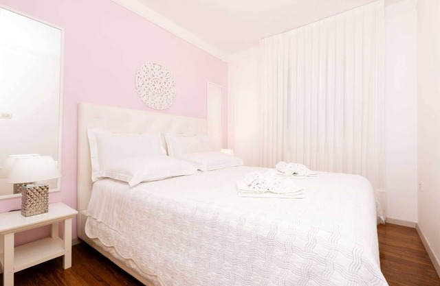 Charming 2-Bedroom apartment for 4