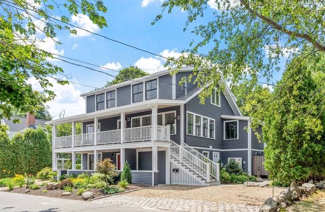 Charming 2-bedroom apartment in serene Rockport neighborhood