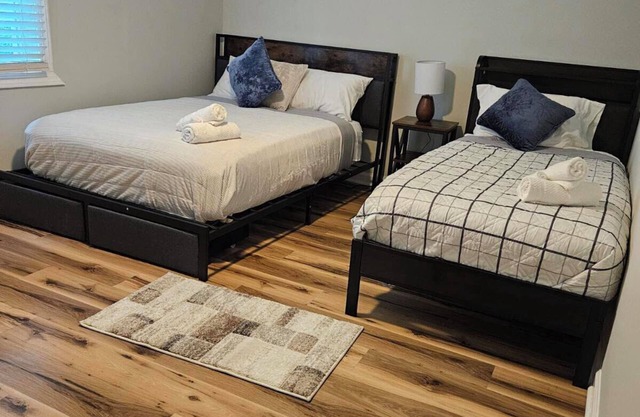 Charming 2-bedroom condo with AC and WiFi in lovely Charlotte