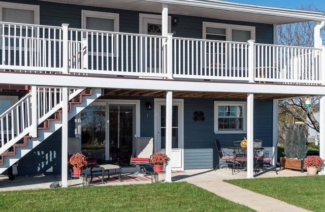 Charming 2-bedroom condo in lovely Wells with WiFi, AC