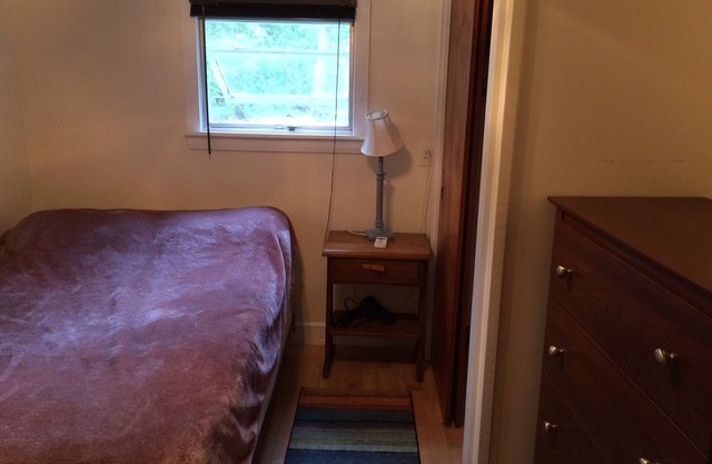 Charming 2-bedroom cottage in lovely Eastham with AC, WiFi