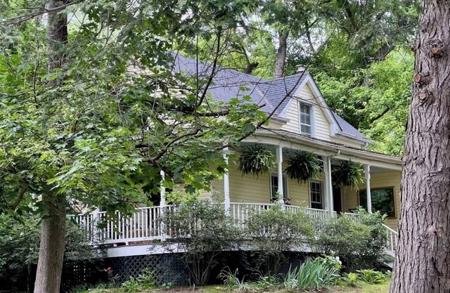 Charming 2-bedroom cottage with WiFi, AC in delightful Boyce