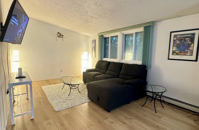 Charming 2-bedroom house in Anchorage for a cozy getaway