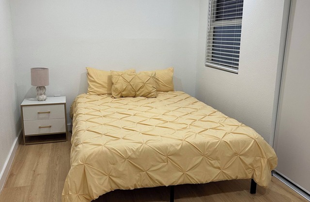 Charming 2-bedroom house in brilliant Fullerton with AC