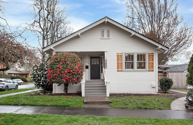 Charming 2-bedroom house with WiFi in NE Portland