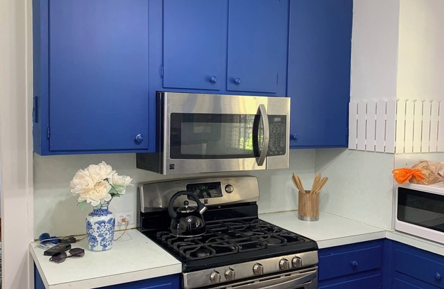 Charming 2-bedroom house in historic downtown Albany with AC, WiFi