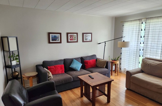 Charming 2-bedroom house with WiFi and AC in fabulous Austin
