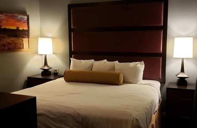 Charming 2-bedroom resort in brilliant Indio with AC, fitness room, WiFi