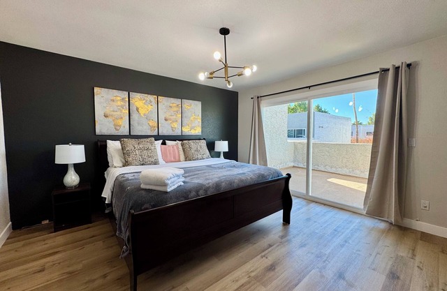 Charming 2-bedroom townhome with AC and WiFi in cool Tempe