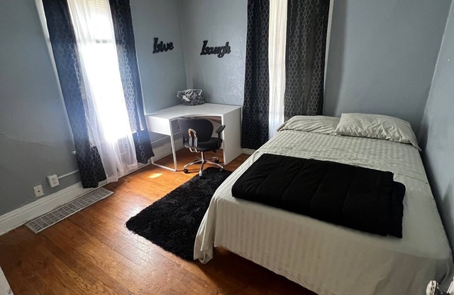 Charming 2-bedroom apartment in marvelous Blue Island with WiFi