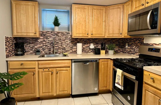 Charming 2-bedroom apartment with WiFi, Washer,Dryer,AC in North Bergen
