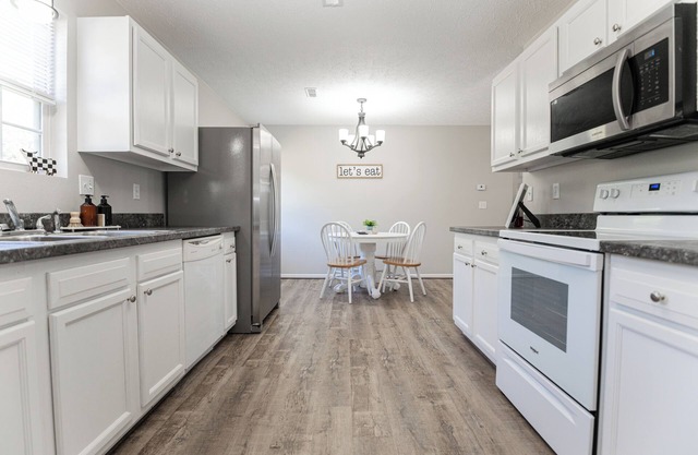 Charming 2-bedroom, 2-bathroom house with AC and WiFi in Saint James