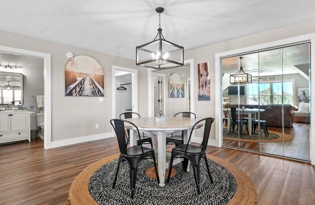 Charming 2-bedroom apartment in Williamsburg close to the Flintfields Horse Show