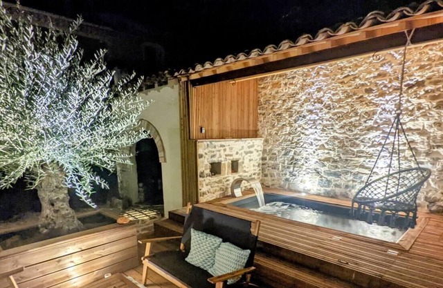 Charming 2Bed House near Sommiere, south of France