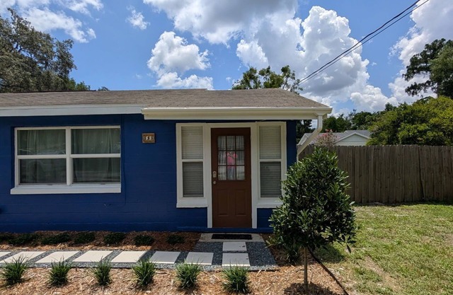 Charming 2BR/1BA retreat in peaceful DeBary, FL. Centrally located!