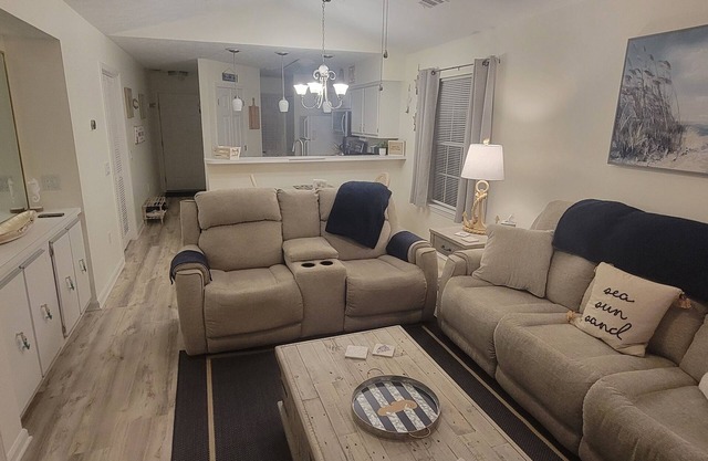 Charming 2BR Condo w/Pools, Hot Tub & Waterway Views Near Myrtle Bch Attractions