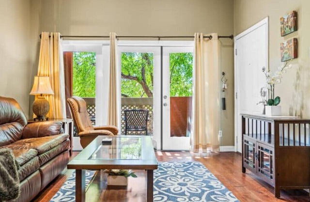 Charming 2BR Retreat in Prime Scottsdale Location