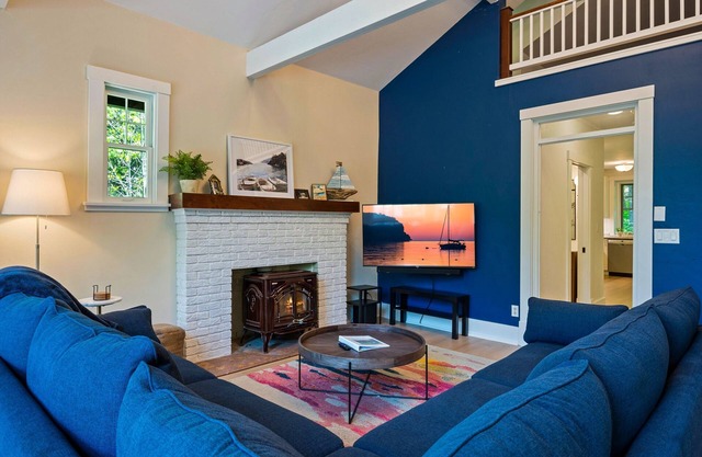 Charming 2BR Retreat | Walk to Sunsets on the Bay
