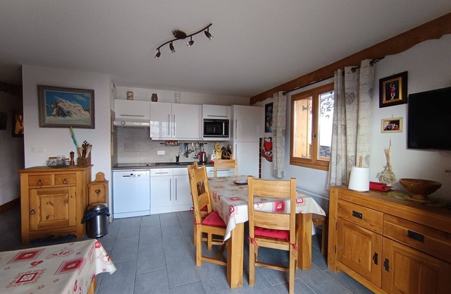 Charming 3* Apartment, 6 Guests, Terrace & Garden, South-Facing, Pet-Friendly, Near Slopes