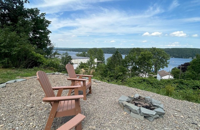 Charming 3 bdr. house close to Hammondsport and lots of local attractions!