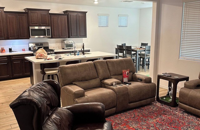 Charming 3-bedroom, 2.5 bath home in a golfing community - 2 courses.