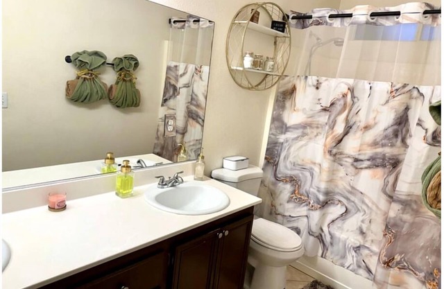 Charming 3-bedroom house with AC, WiFi in wonderful North Las Vegas