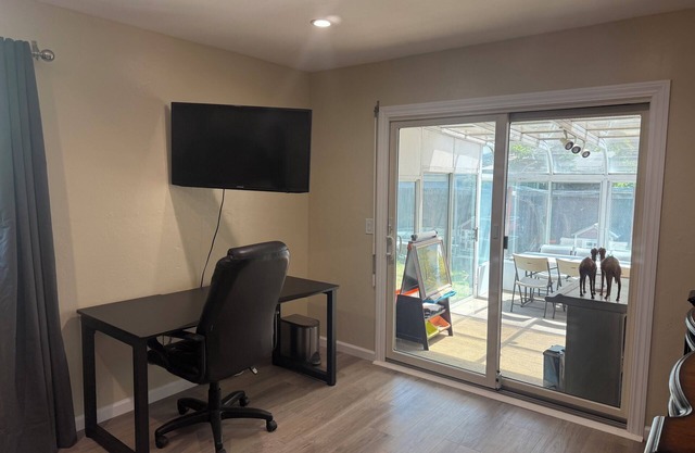 Charming 3-Bedroom House & 2 Bathroom with WiFi, AC in Delightful East Palo Alto