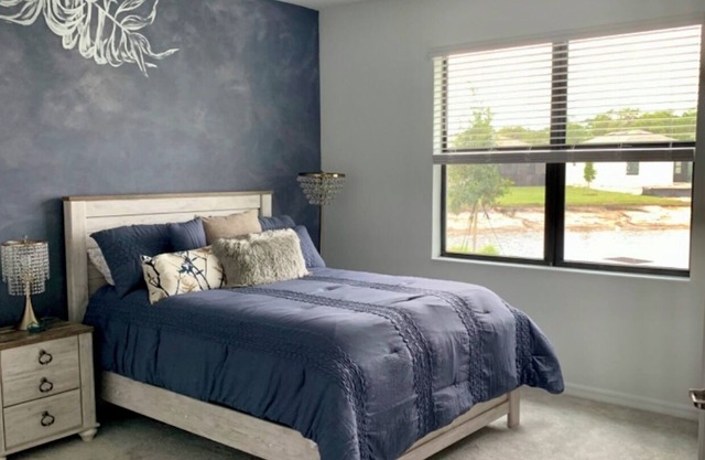 Charming 3-bedroom villa in Port Charlotte with pool/gym, WIFI, dog friendly