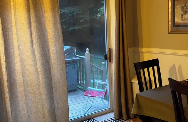 Charming 3-bedroom house just outside Saratoga Springs with WiFi, AC