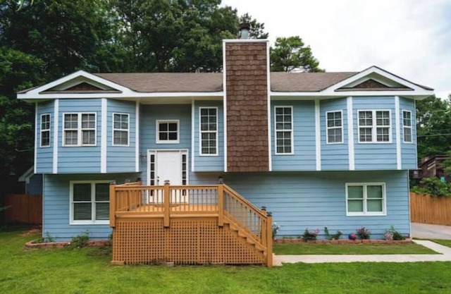 Charming 3-bedroom house with Wi-Fi and AC in Lawrenceville.