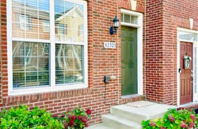 Charming 3 bedroom, 3.5 bathroom Townhome In Ashburn, Virginia